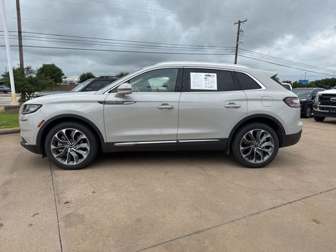Used 2023 Lincoln Nautilus Reserve w/ Luxury Package AWD/4WD image 4