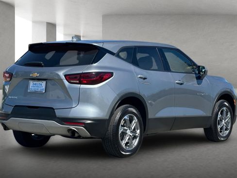 Used 2025 Chevrolet Blazer LT FWD image 4