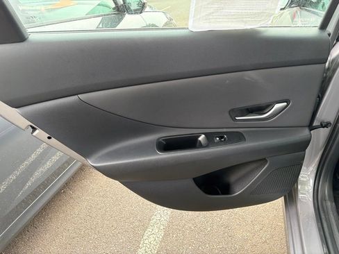 Certified 2025 Hyundai Elantra SEL FWD image 14