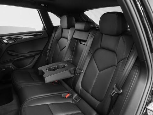 Certified 2025 Porsche Macan image 34