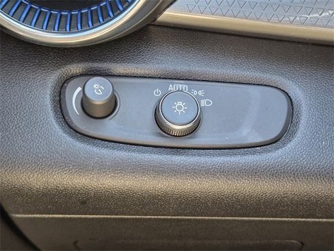 Used 2025 Chevrolet Trax LT w/ LT Convenience Package image 35