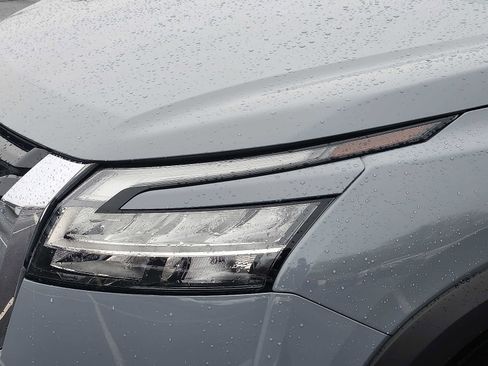 Used 2023 Nissan Pathfinder Platinum w/ Cargo Package image 9