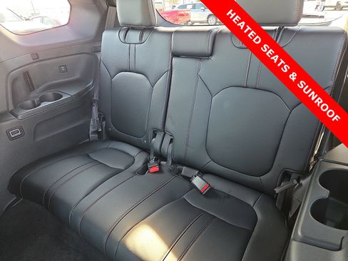 Used 2025 Honda Pilot TrailSport image 10