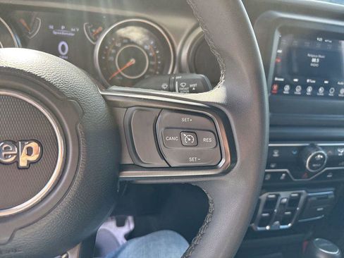 Used 2023 Jeep Gladiator Sport AWD/4WD image 17