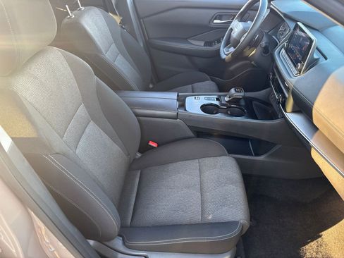 Used 2025 Nissan Rogue SV image 38