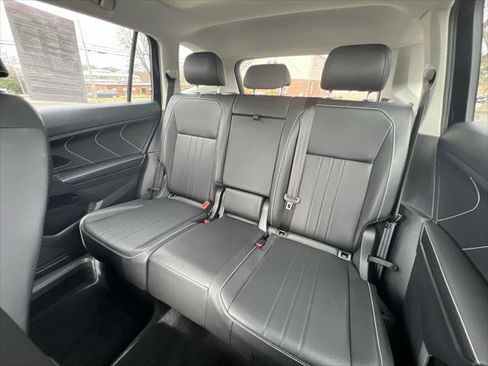 Used 2023 Volkswagen Tiguan SE w/ Panoramic Sunroof Package image 22