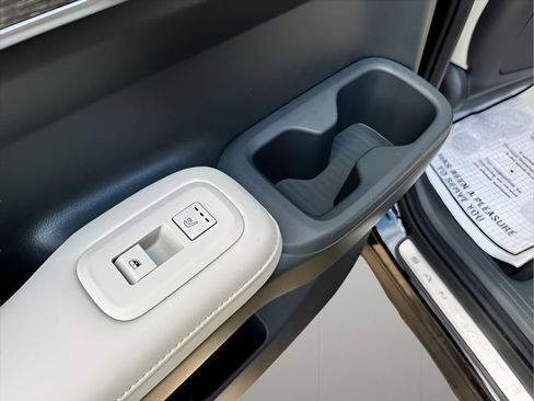 Used 2025 Hyundai Santa Fe Calligraphy image 10