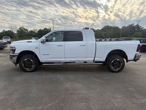 Used 2025 RAM 2500 Laramie AWD/4WD image 4
