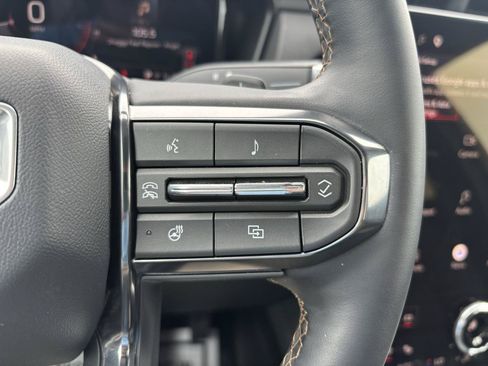 Used 2026 GMC Terrain AT4 w/ LPO, Black Badging Package AWD/4WD image 19