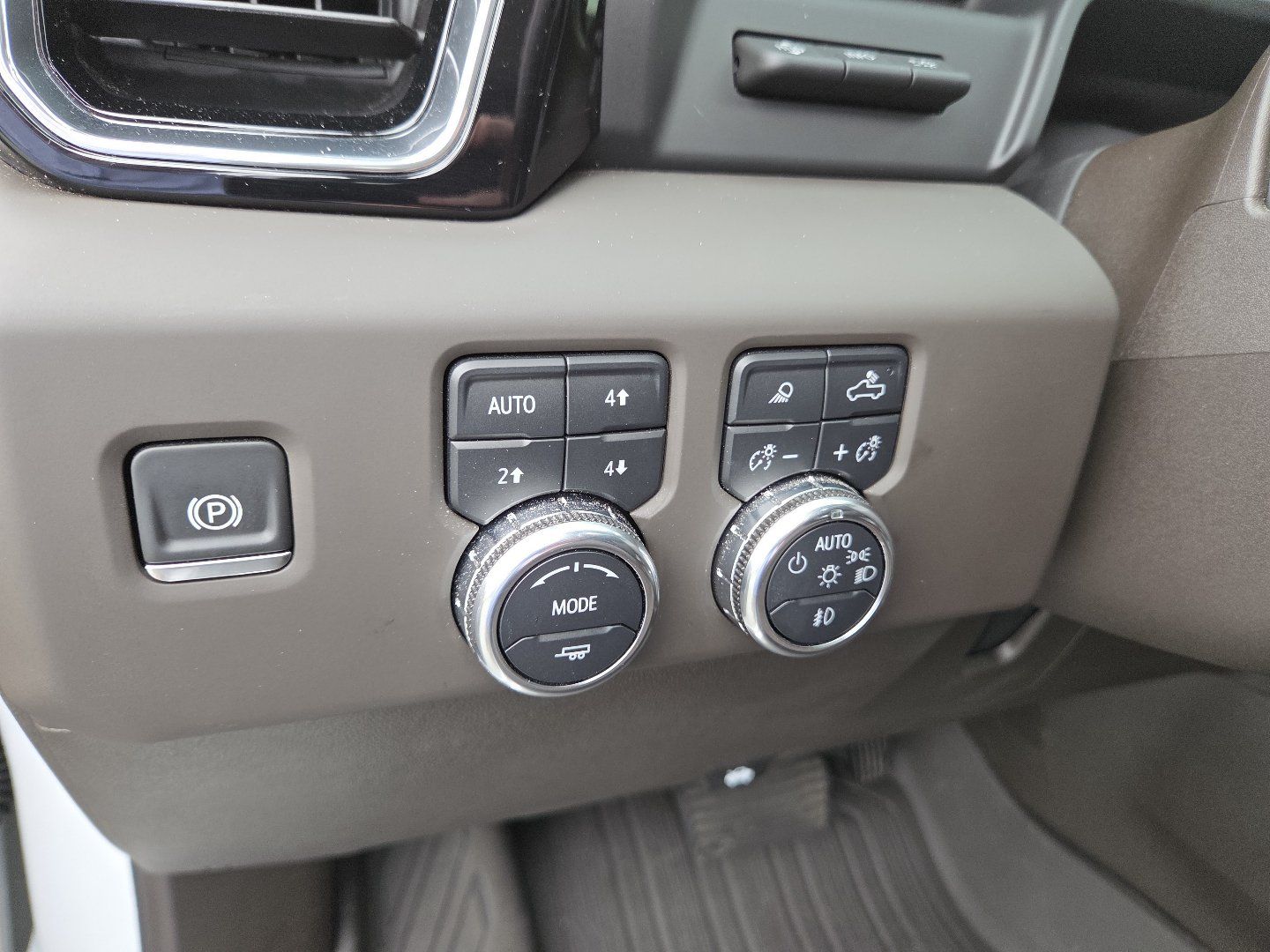 Used 2024 GMC Sierra 2500 Denali w/ Denali Reserve Package AWD/4WD image 6