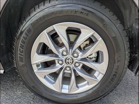 Used 2023 Toyota Sienna XLE FWD image 20