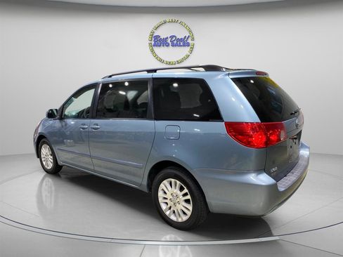 Used 2009 Toyota Sienna FWD image 2