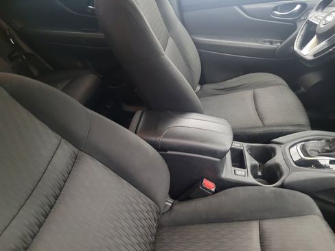 Used 2020 Nissan Rogue SV image 21