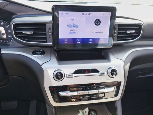 Used 2022 Ford Explorer XLT w/ Equipment Group 202A image 19