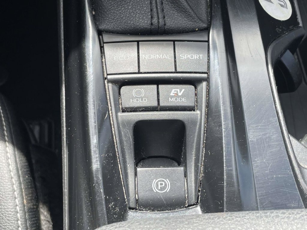 Used 2025 Toyota Camry SE FWD image 31