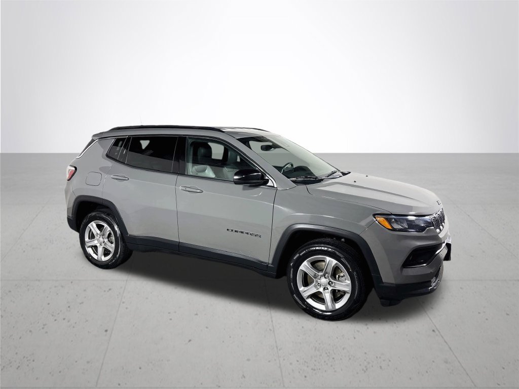 Used 2023 Jeep Compass Latitude w/ Convenience Group AWD/4WD image 4