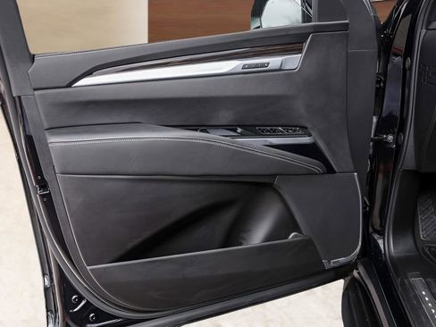 Certified 2025 Cadillac Escalade ESV Premium Luxury image 25