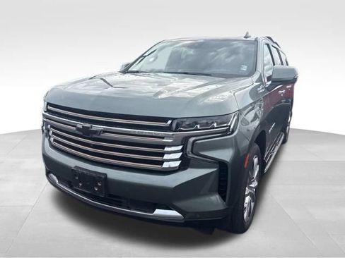 Used 2024 Chevrolet Suburban High Country w/ Advanced Technology Package AWD/4WD image 2