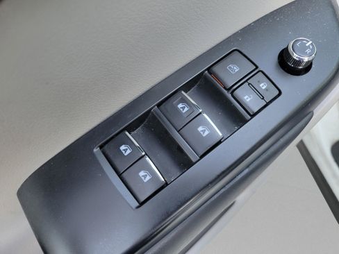 Used 2018 Toyota Highlander Limited Platinum FWD image 14
