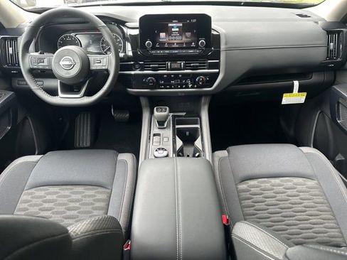 New 2025 Nissan Pathfinder SV w/ Black Appearance Package image 10