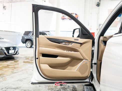 Used 2018 Cadillac Escalade ESV Platinum AWD/4WD image 43