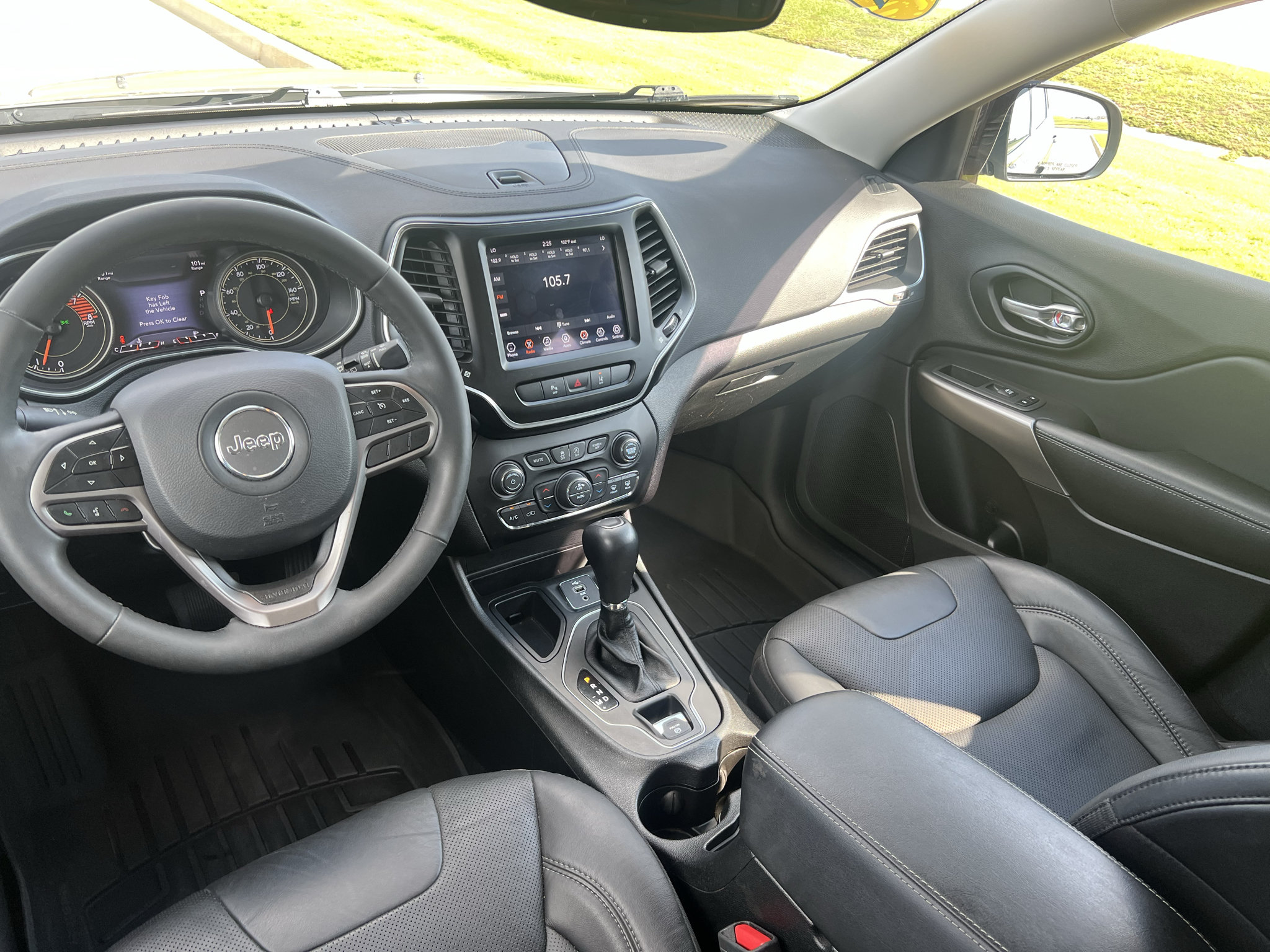 Used 2021 Jeep Cherokee Latitude Lux w/ Sun & Sound Group FWD image 18
