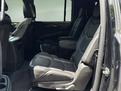 Used 2019 Cadillac Escalade ESV Platinum w/ Escalade Sport Edition AWD/4WD image 22