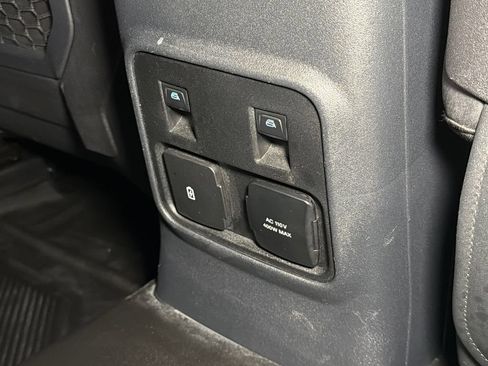 Used 2023 Ford Bronco Badlands w/ Sasquatch Package AWD/4WD image 16