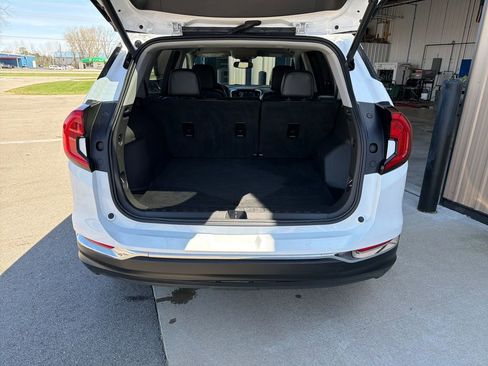 Used 2024 GMC Terrain SLT AWD/4WD image 21