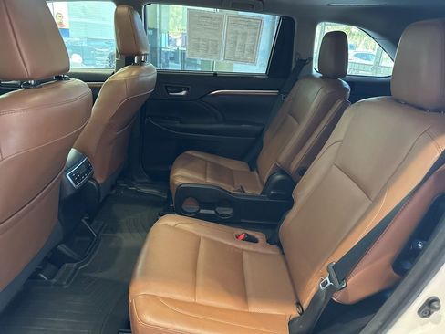 Used 2018 Toyota Highlander Limited Platinum image 12