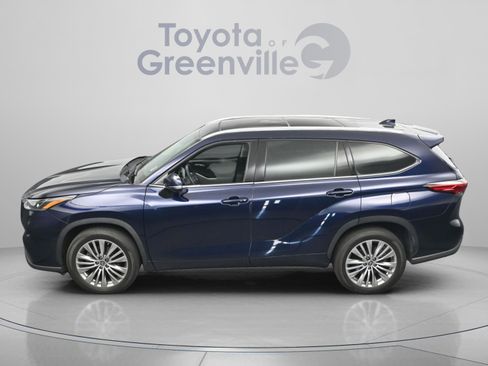 Used 2022 Toyota Highlander Platinum FWD image 4