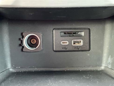 Used 2023 GMC Acadia SLT image 26