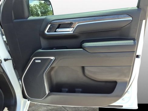 Used 2025 Chevrolet Silverado 1500 LTZ AWD/4WD image 14