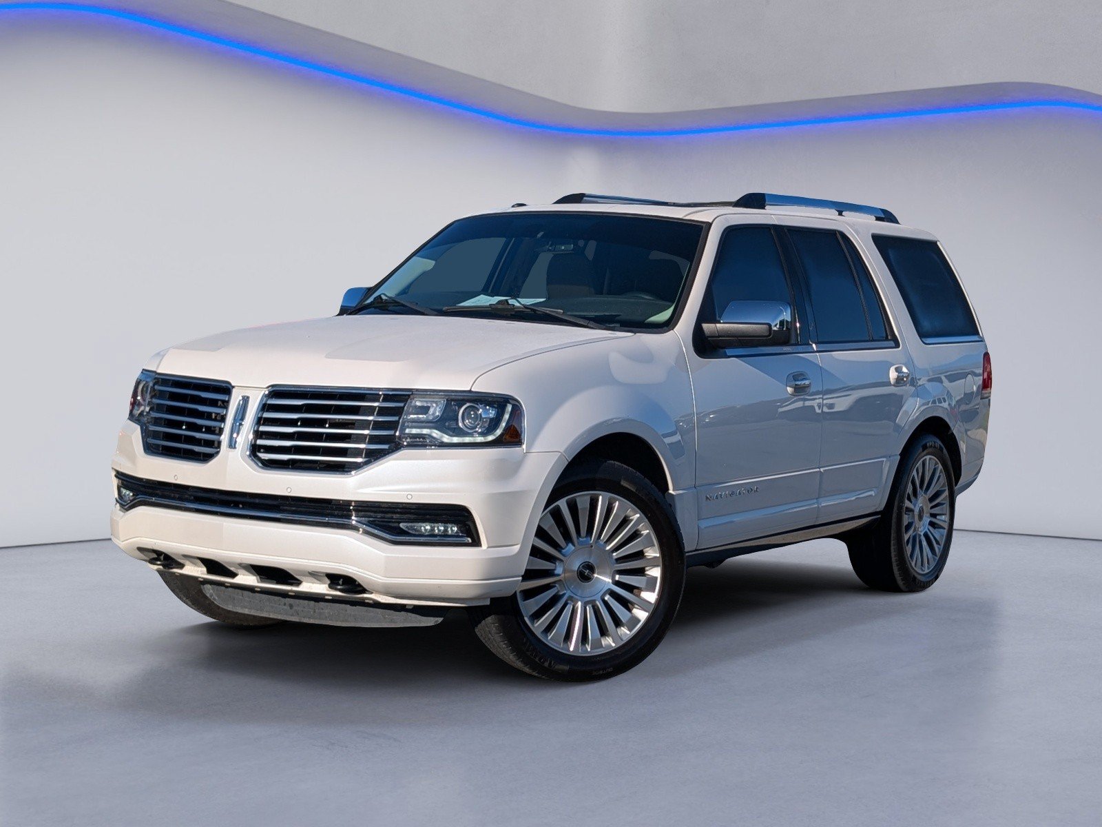 Used 2017 Lincoln Navigator Reserve AWD/4WD image 2