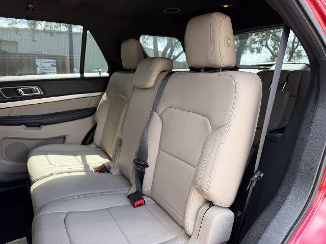 Used 2018 Ford Explorer XLT w/ Equipment Group 202A FWD image 17