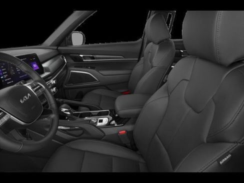 Used 2024 Kia Telluride EX w/ EX Captain's Chair Package image 6