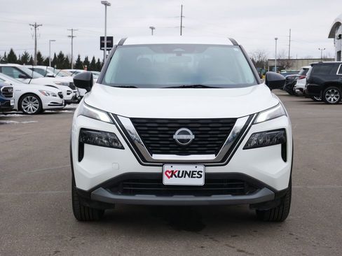 Used 2023 Nissan Rogue S image 2