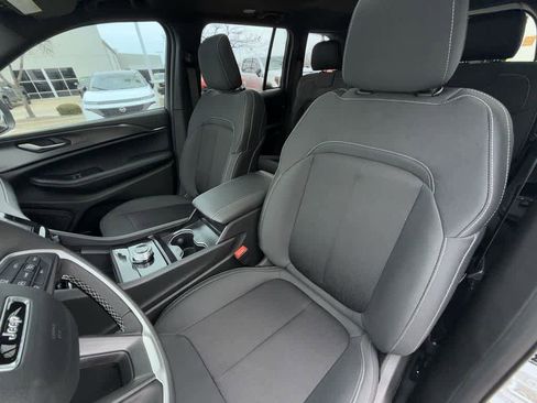 New 2026 Jeep Grand Cherokee Altitude AWD/4WD image 11
