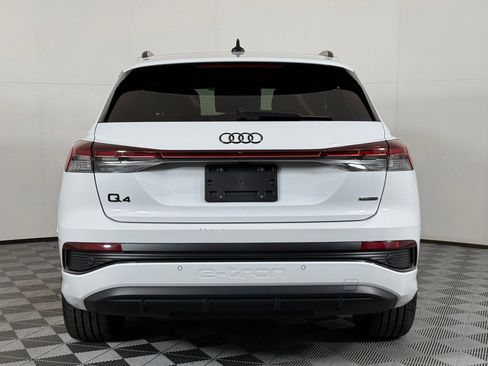 Used 2024 Audi Q4 e-tron Prestige image 9