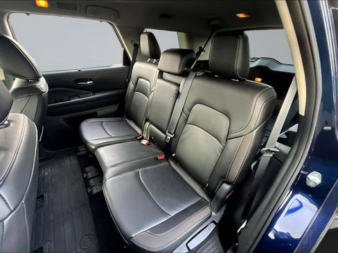 Used 2025 Nissan Pathfinder SL AWD/4WD image 19