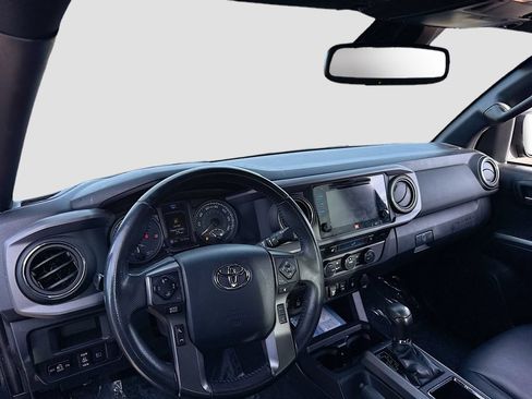 Used 2019 Toyota Tacoma TRD Sport AWD/4WD image 9