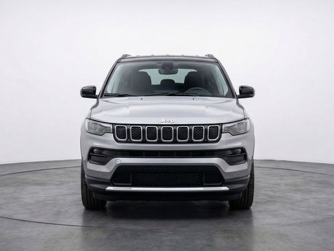 Used 2025 Jeep Compass Limited image 2