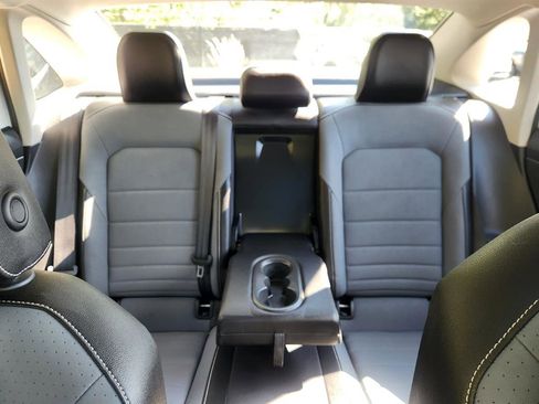 Certified 2025 Volkswagen Jetta SE w/ Sunroof Package image 16