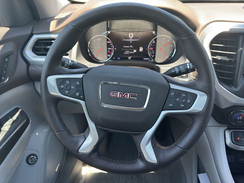 Used 2023 GMC Acadia SLT w/ Technology Package AWD/4WD image 12