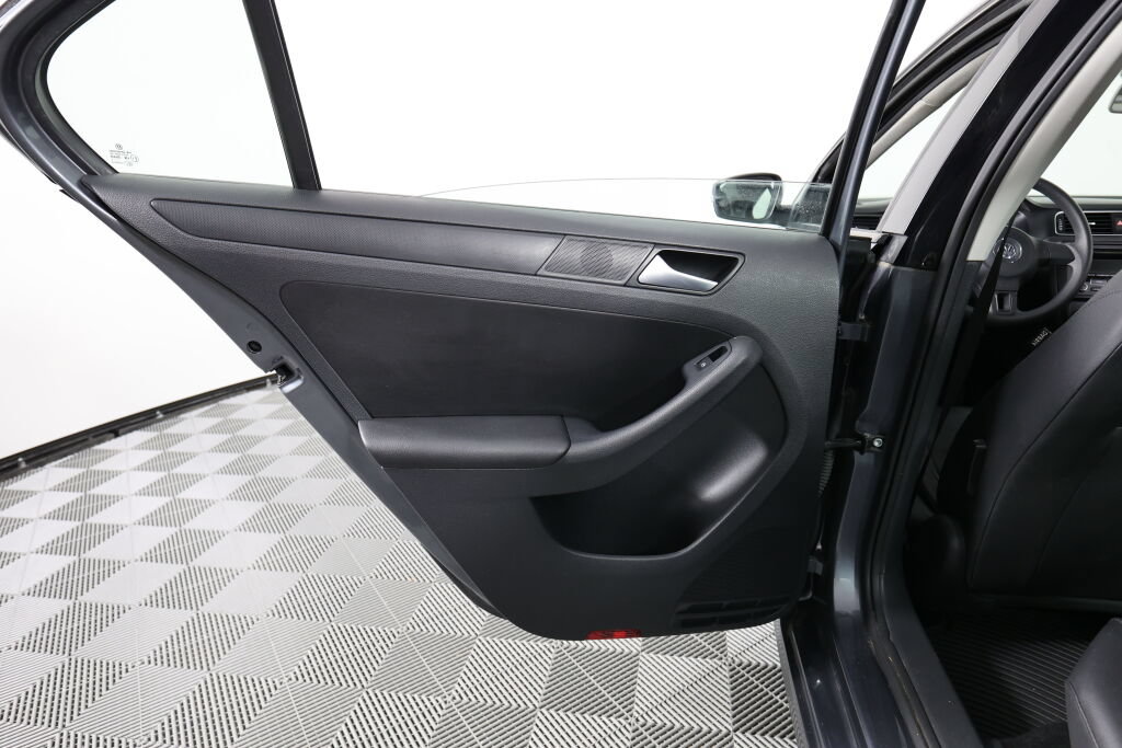 Used 2014 Volkswagen Jetta SE FWD image 17