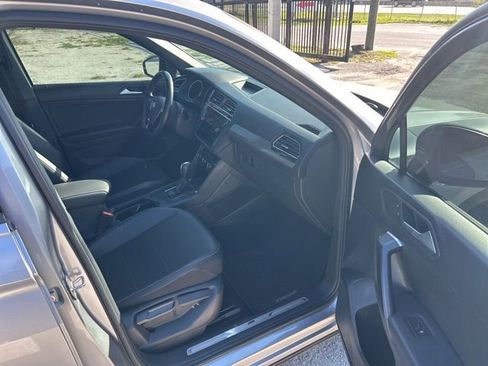 Used 2021 Volkswagen Tiguan SE R-Line FWD image 9