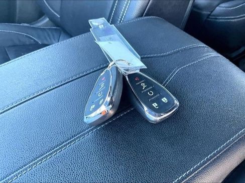 Used 2023 Chevrolet Traverse LT image 33