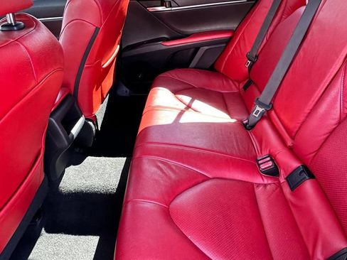 Used 2019 Toyota Camry SE w/ Carpet Mat Package FWD image 11