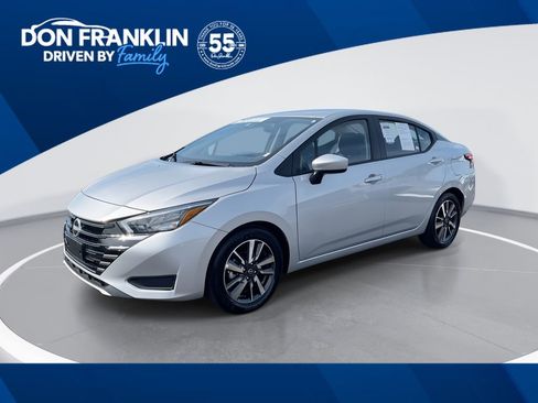 Used 2025 Nissan Versa SV FWD image 1