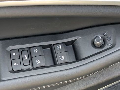 New 2026 Jeep Grand Cherokee Limited image 11